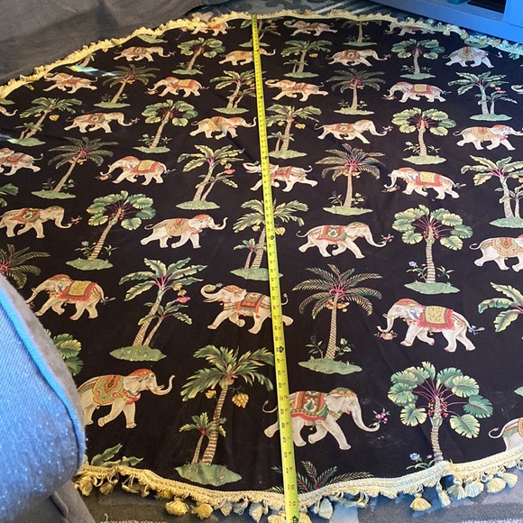 Custom Made Tablecloth 6ft round - Picture 6 of 8